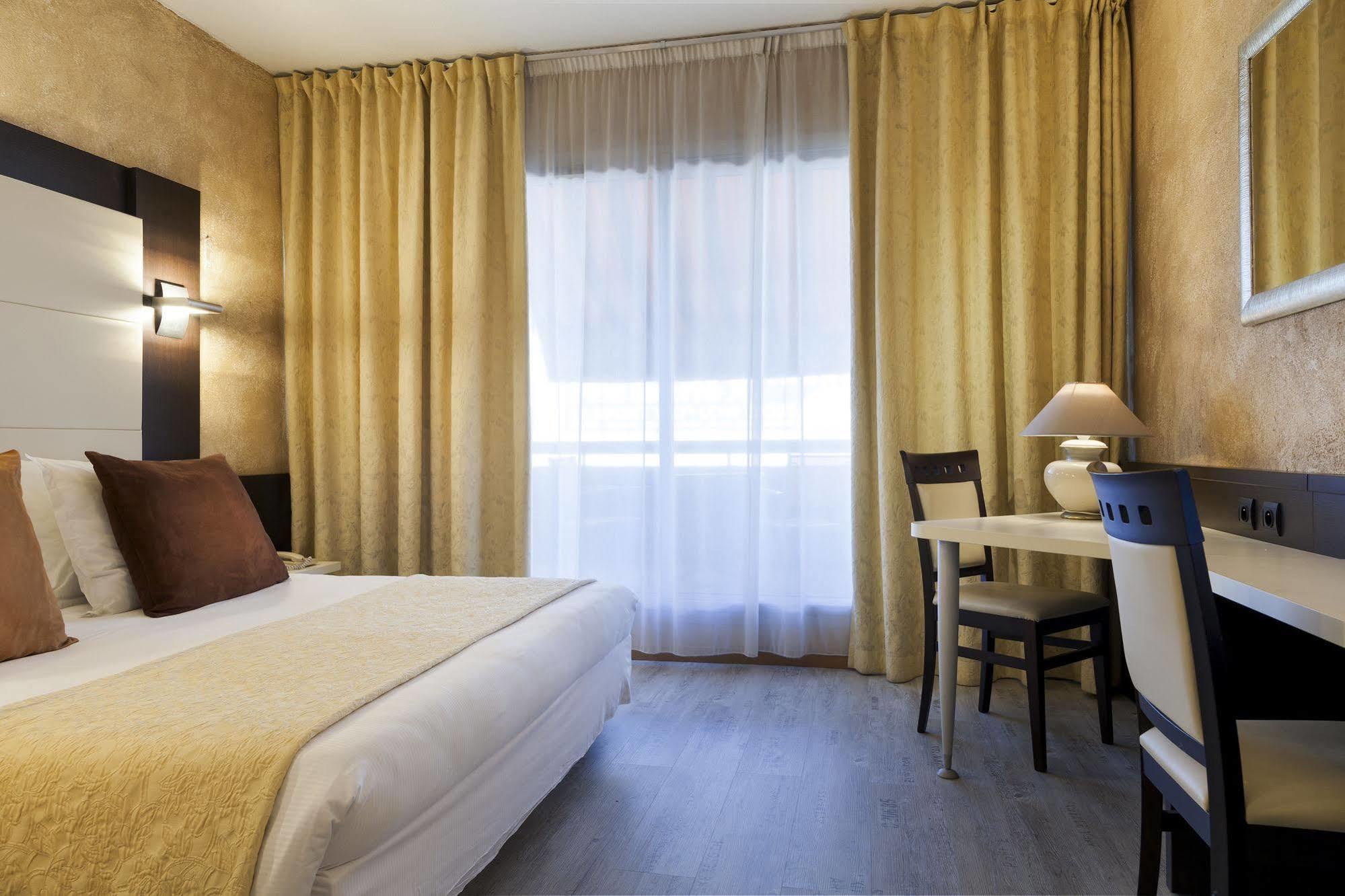 The Originals City, Hôtel Galaxie, Nice Aéroport Saint-Laurent-du-Var Extérieur photo